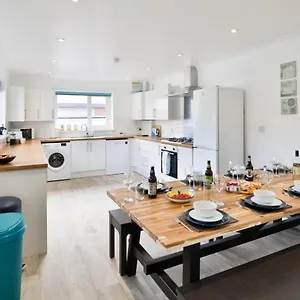  Holiday home Rumney House